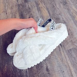 NEW! Madden NYC Women’s Faux Fur Crossband Platform Slippers